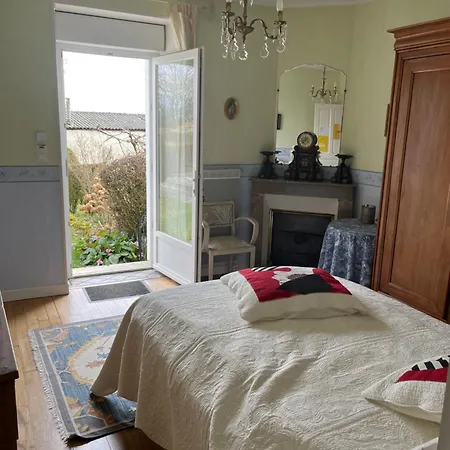 D'hotes Del Fraisse Bed & Breakfast